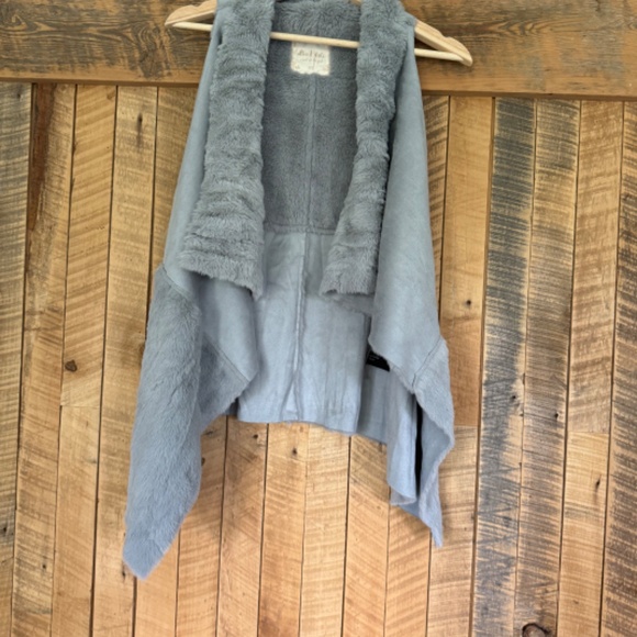 Altar’d State Faux Suede & Fur Vest EUC - Picture 3 of 3